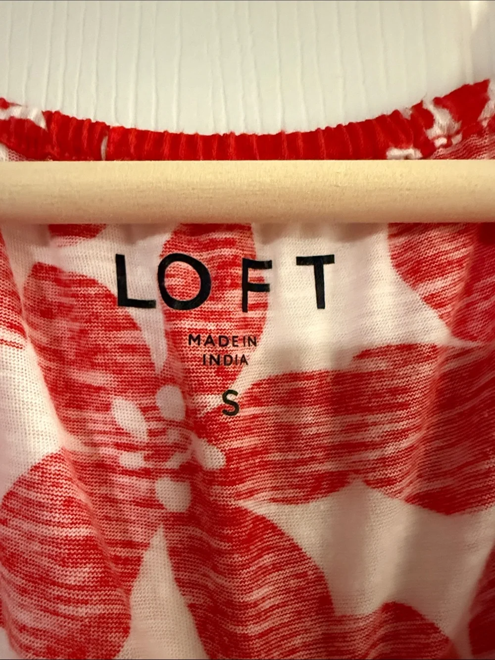 Size Small LOFT Red & White Floral V-Neck Puff Sleeve Top